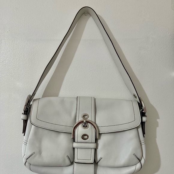 Coach Handbags - Vintage Coach white soho buckle shoulder bag Y2K 9434